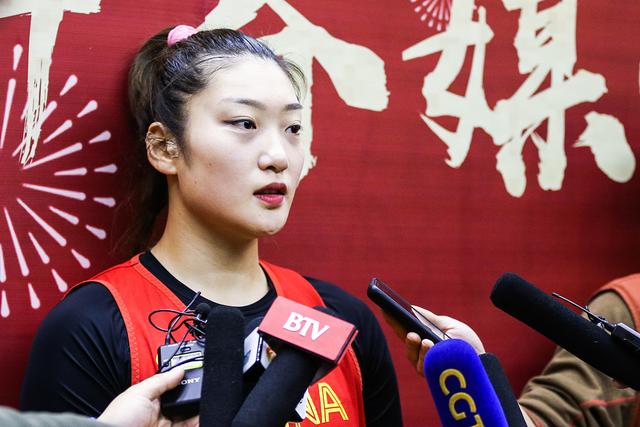 恭喜李梦!签约耐克成为中国女篮第一人,睢冉展示第一经纪人风采